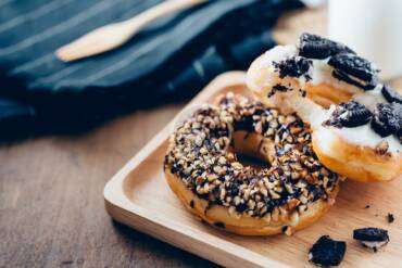 Tutorial: the perfect glaze for homemade donuts and eclairs