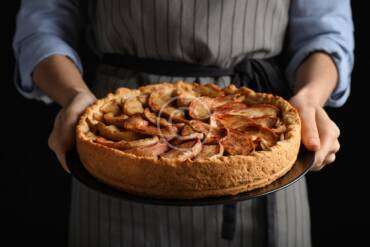 Super quick and delicious apple pie recipe for your cozy fall evenings